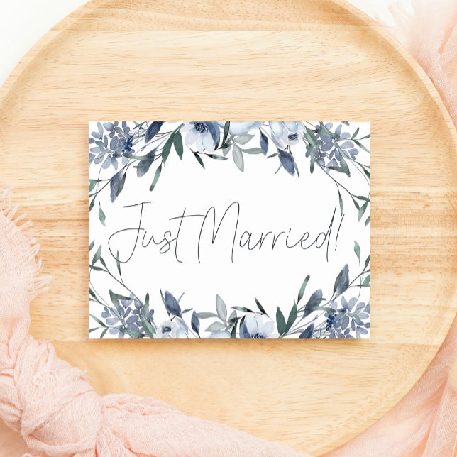 Carte Mariage De Fleurs Bleues Dusty Juste Marié (Créateur téléchargé)