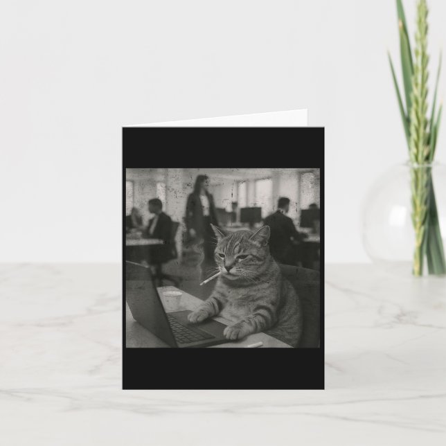 Carte Mème de chat drôle fumant une cigarette au travail (Devant)