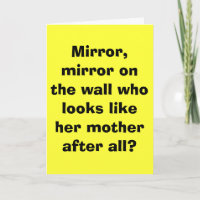Miroir, miroir sur le mur qui ressemble à son m…