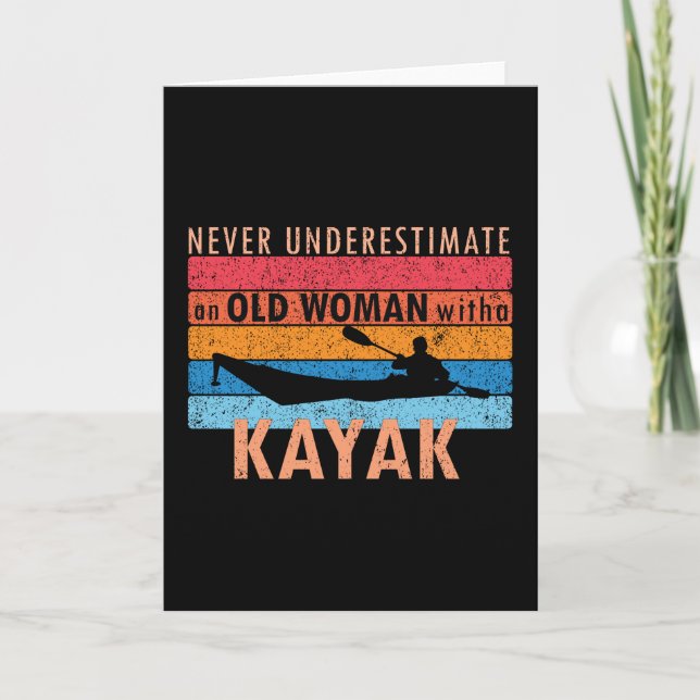 Carte Ne sous-estimez jamais une vieille femme avec un K (Devant)