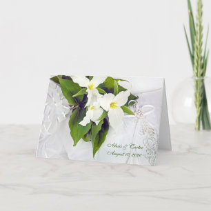 Carte Newlyweds-trillium bridal bouquet on pillow