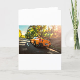 Carte Nissan GT-R orange déchirant par des rues de