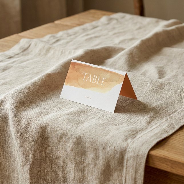 Carte numéro de la table de lavage de peinture à l (Watercolour paint wash table number card.)