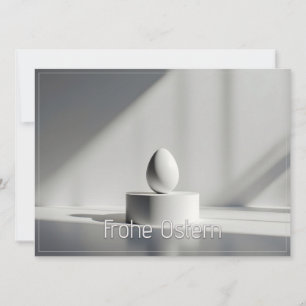 Carte Œuf de Pâques minimaliste sur un socle moderne