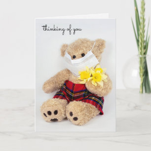 Carte ours en peluche avec masque et jonquilles stériles