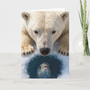 Carte Ours polaire d'anniversaire regardant un poisson