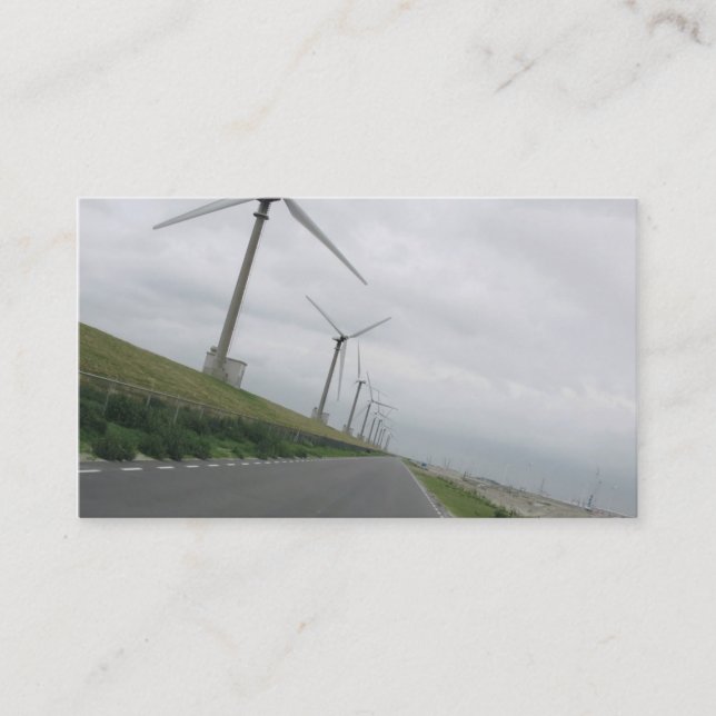 Carte photo de route de turbines de vent en avant (Devant)