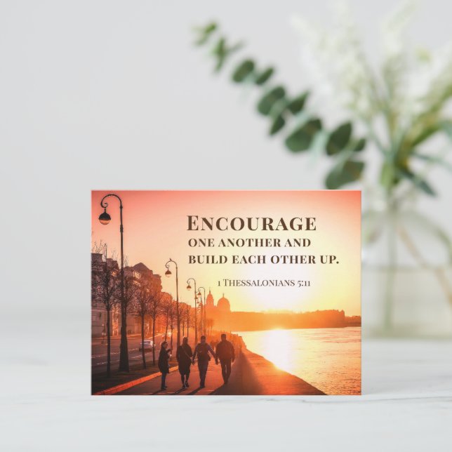 Carte Postale 1 Thessaloniciens 5:11 Encourager l'autre Bible (Debout devant)