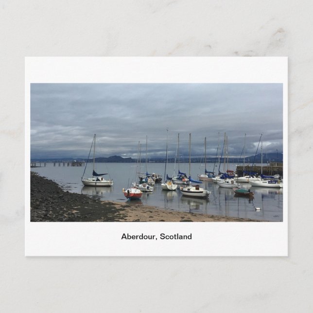Carte Postale Aberdour Harbour - Bateaux par jour nuageux (Devant)