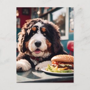 Carte Postale Adorable Bernerdoodle au dîner