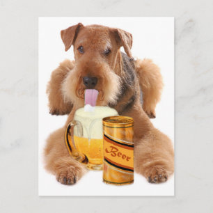 Carte Postale Airedale Terrier partage une bière