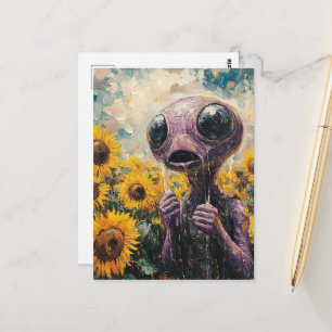 Carte Postale Alien violet dans un champ de tournesols