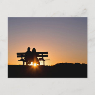 Carte Postale Amour Thématique, Un Couple Se Trouve Sur Un Banc 