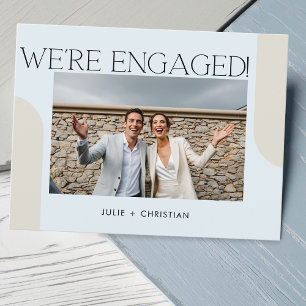 Carte Postale Amusant Moderne Nous sommes fiancés ! Bleu clair d