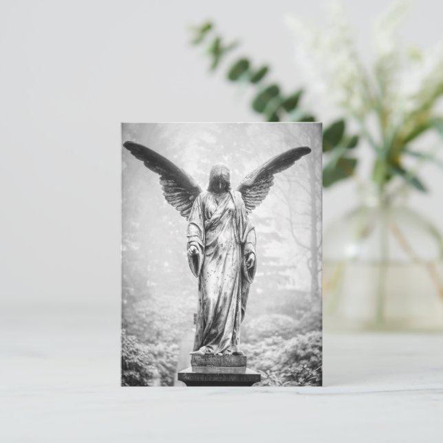 Carte Postale Angel avec ailes étirées sculpté (Debout devant)