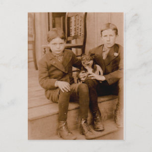 Carte Postale Années 1920 deux garçons un chien