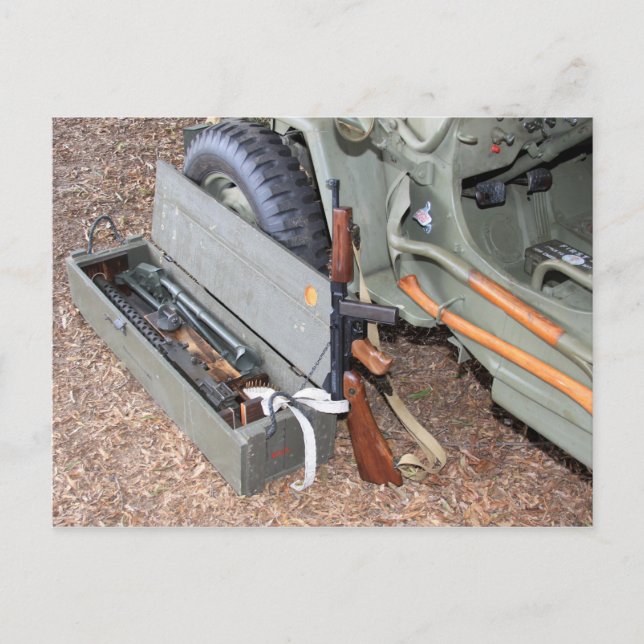 Carte Postale Armes Et Kit De La Seconde Guerre Mondiale Par Une (Devant)