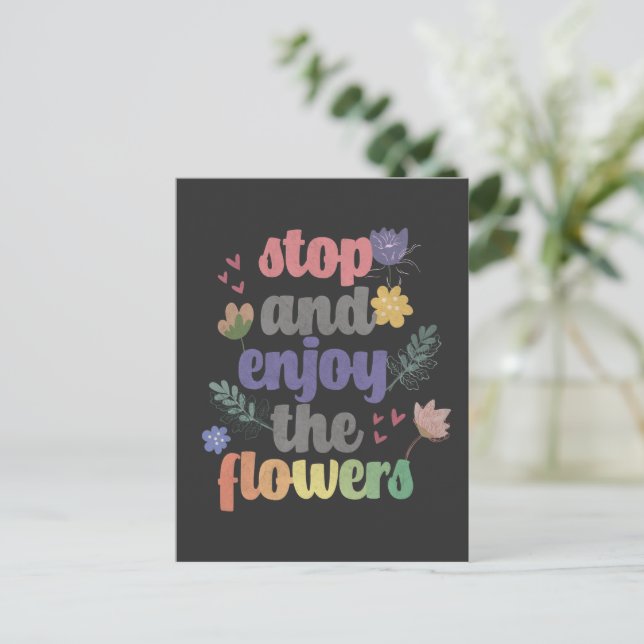 Carte Postale Arrêtez et profitez des fleurs (Debout devant)