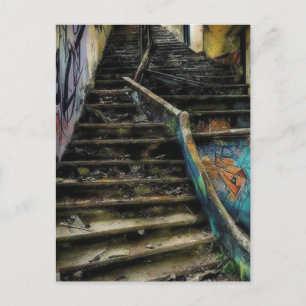 Carte Postale Art urbain sur escaliers Bâtiment abandonné