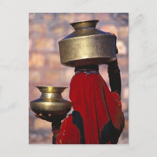 Carte Postale Asie, Inde, Rajasthan. Une femme locale en rouge (Devant)