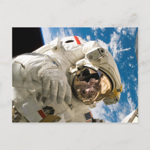 Carte Postale Astronaut in Space Photo Space Shuttle Discovery