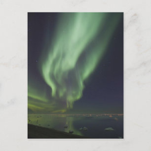 Carte Postale Aurora Borealis reflété dans l'océan Arctique