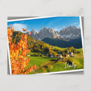 Carte Postale Automne dans un paysage de Dolomites avec église