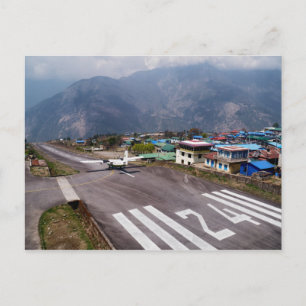 Carte Postale Avion à la piste d'atterrissage de l'aéroport de L