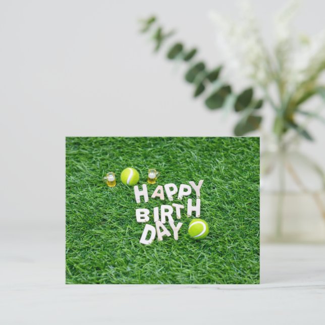 Carte Postale Bal de tennis avec Joyeux Anniversaire avec bière (Debout devant)