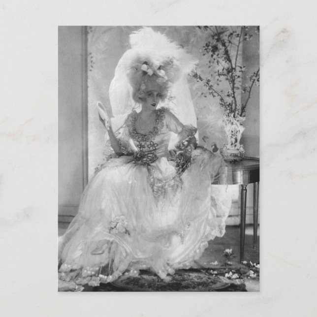 Carte Postale Baronne en robe Mariage (Devant)