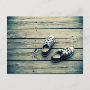 CARTE POSTALE BASKETS SUR PIED