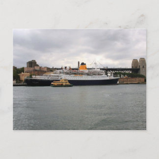 Carte Postale Bateau de croisière rose de saga