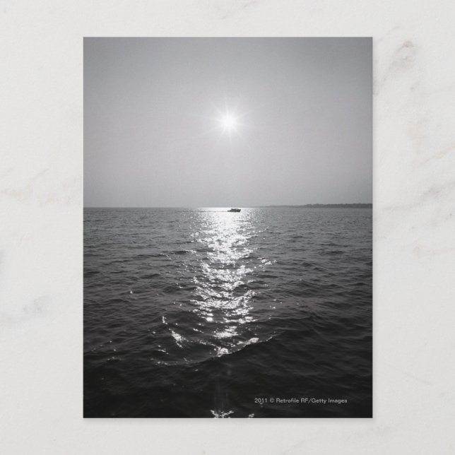 Carte Postale Bateau éloigné sur l'océan (Devant)