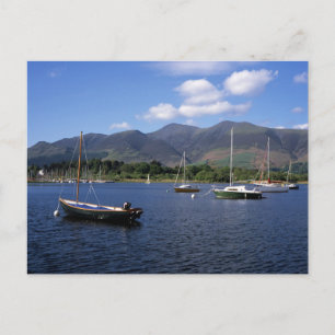 Carte Postale Bateaux à voile et Skiddaw Cumbria Angleterre