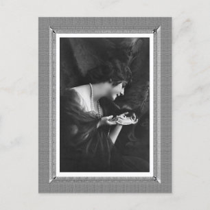 Carte Postale Beauté vintage - Collier perle - en noir et blanc