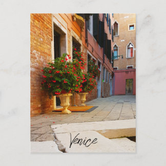 Carte Postale Beaux canaux de fleurs rouges de Venise Italie