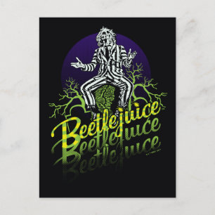 Carte Postale Beetlejuice   Sitting on a Tombstone