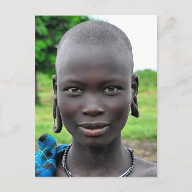 Carte Postale Belle femme de Mursi avec les oreilles percées (Devant)