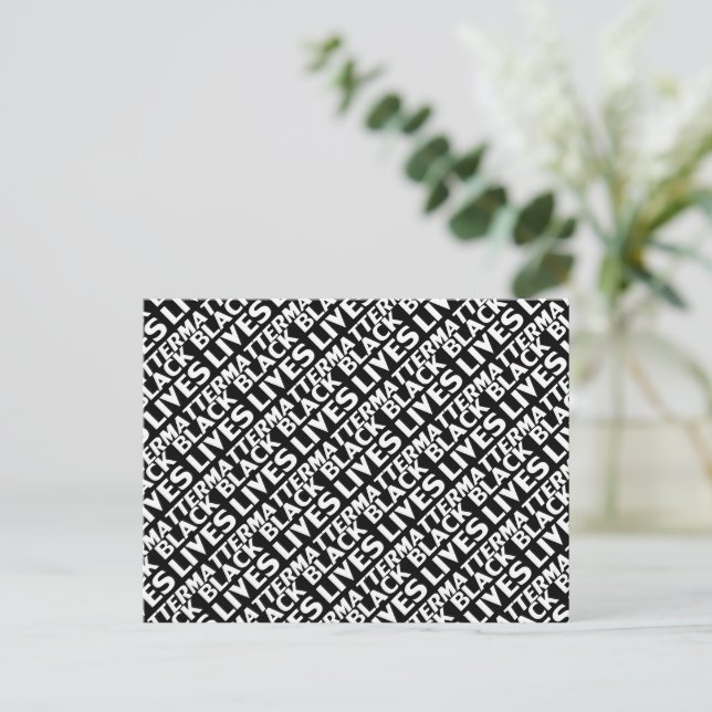 Carte Postale Black Lives Matter noir blanc motif de typographie (Debout devant)