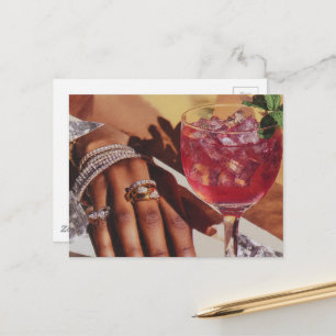 Carte Postale Boisson élégante et collage de nombreux bijoux 