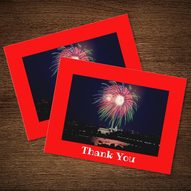 Carte Postale Bordure de photo rouge vif Merci (Beautiful DC fireworks photo for your thank you postcards.)
