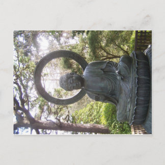 Carte Postale Bouddha dans le jardin de thé japonais