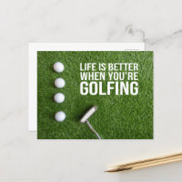 Boules de golf sur herbe verte pour golfeur