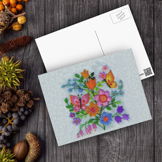 Carte Postale Bouquet de printemps Papillons (Embroidered look bouquet colourful flowers with butterflies on grey postcard.)