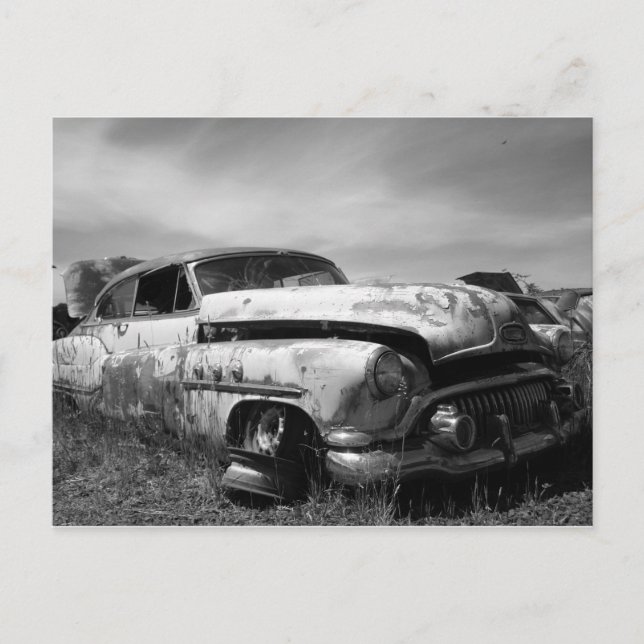 Carte Postale Buick Car dans un Junkyard (Devant)
