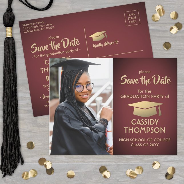 Carte Postale Burgundy et Gold Graduation Photo Enregistrer la d (Créateur téléchargé)