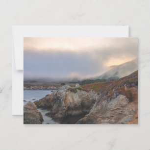 Carte Postale Californie Foggy Rocky Coastline à Sunrise