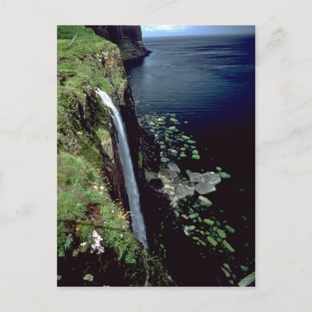 Carte Postale Cascade sur les falaises de l'île de Skye, Sco (Devant)