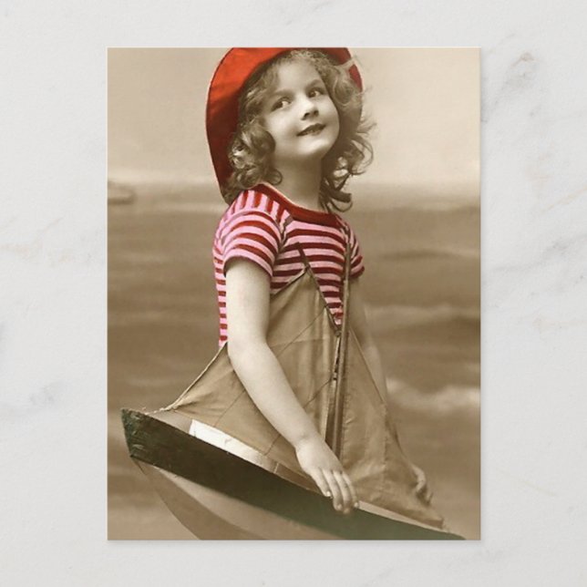 Carte Postale Casquette rouge et voilier (Devant)
