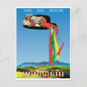 Carte Postale Casquette traditionnel de fleurs dans le champ d'A